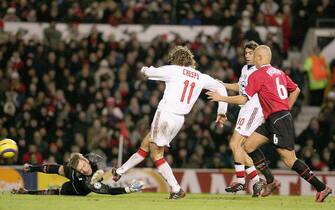 MANCHESTER, ENGLAND - FEBRUARY 23:  Hernan Crespo of AC Milan scores the first goal during of the UEFA Champions League match between Manchester United and AC Milan at Old Trafford on February 23, 2005 in Manchester, England. (Photo by Chris Coleman/Manchester United via Getty Images)