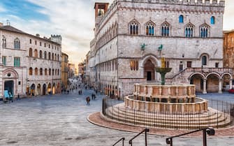 View of the scenic Piazza IV Novembre, main square and masterpiece of medieval architecture in Perugia, Italy