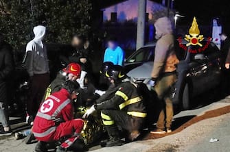 Emergency personnel attend to victims of a stampede at a nightclub in Corinaldo, near Ancona, central Italy, 08 December 2018. A stampede outside a nightclub has killed six people and injured more than 100, after someone probably caused a panic with a stinging spray The incident took place at a packed club hosting a concert by popular Italian rapper Sfera Ebbasta. ANSA/ ITALIAN FIRE DEPARTMENT   +++ HO - NO SALES, EDITORIAL USE ONLY +++