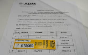 La matrice del biglietto vincente che ieri sera si è aggiudicato il primo premio della Lotteria Italia da 5 milioni di euro, venduto in una tabaccheria di viale Mazzini a Roma, 7 gennaio 2022.
ANSA/ALESSANDRO DI MEO