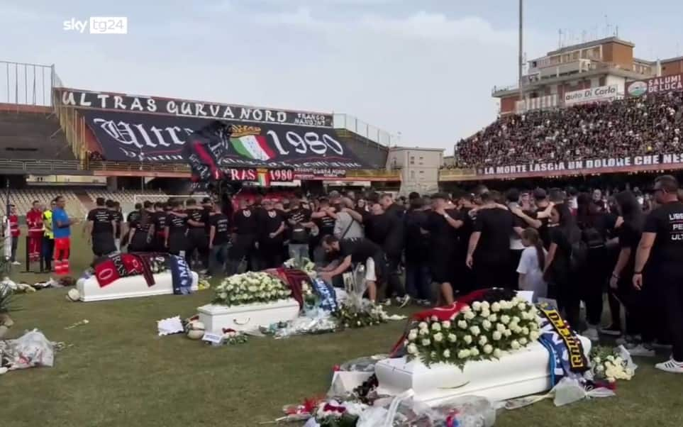 Foggia Oggi I Funerali Dei Tre Giovani Tifosi Morti In Un Incidente VIDEO