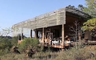 VIEW OF THE BAR AT SINGITA LEBOMBO LODGE, RELAIS ET CHATEAUX, KRUGER NATIONAL PARK, SOUTH AFRICA