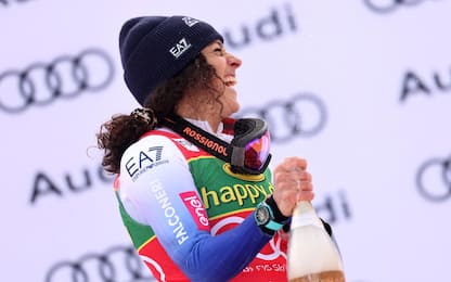 epa11684779 Winner Federica Brignone of Italy celebrates during the podium ceremony for the Women's Giant Slalom race at the FIS Alpine Skiing World Cup season opener on the Rettenbach glacier, in Soelden, Austria, 26 October 2024.  EPA/ANNA SZILAGYI