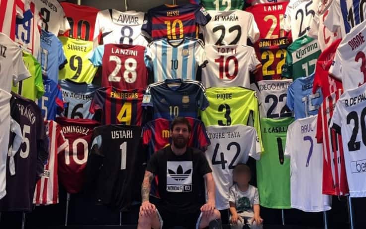 Il tesoro di Messi c e anche la maglia di Totti. E CR7 Sky Sport