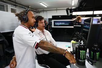 CIRCUIT PAUL RICARD, FRANCE - JULY 22: Sir Lewis Hamilton, Mercedes-AMG, watches on with Toto Wolff, Team Principal and CEO, Mercedes AMG during the French GP at Circuit Paul Ricard on Friday July 22, 2022 in Le Castellet, France. (Photo by Steve Etherington / LAT Images)
