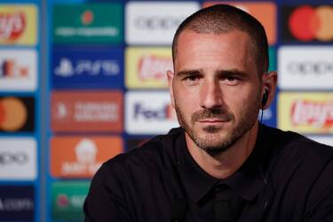 epa10162160 Juventus' Leonardo Bonucci attends a press conference at the Parc des Princes stadium in Paris, France, 05 September 2022. Juventus will play PSG on 06 September 2022 in their UEFA Champions League group H soccer match.  EPA/YOAN VALAT