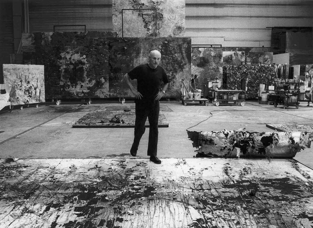The_artist_at_work_in_his_studio_Photo_courtesy_Barbara_Klemm.jpg