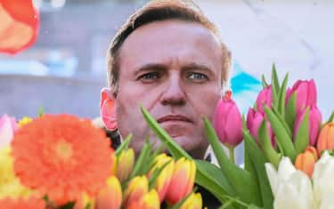 Flowers are seen placed around portraits of late Russian opposition leader Alexei Navalny, who died in a Russian Arctic prison, at a makeshift memorial in front of the former Russian consulate in Frankfurt am Main, western Germany, on February 20, 2024. Navalny's widow Yulia Navalnaya accused Russian President Putin of killing her husband and vowed to continue Navalny's work. (Photo by AFP)