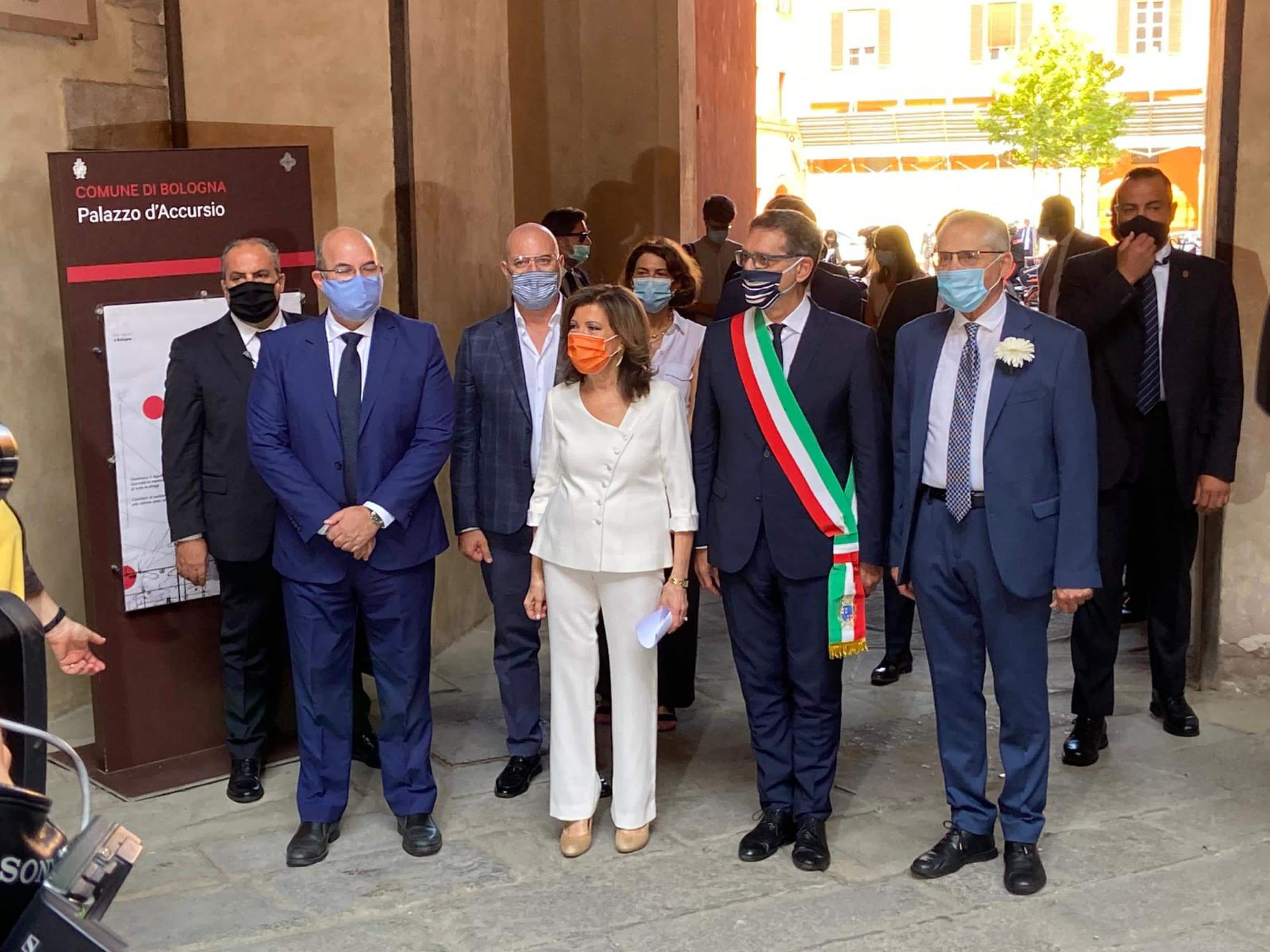 Il viceministro dell'Interno Vito Crimi e la presidente del Senato Maria Elisabetta Alberti Casellati  alla cerimonia per i 40 anni della Strage del 2 agosto 1980, Bologna, 02 agosto 2020.
ANSA/ SARA FERRARI