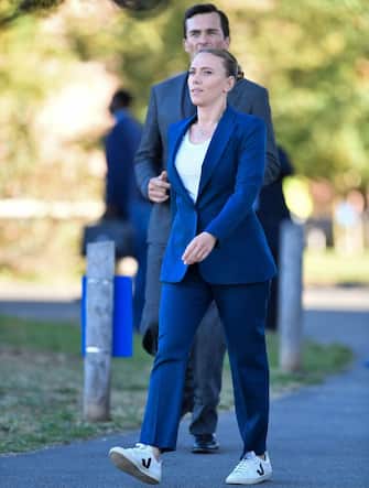 09-scarlett-johansson-rupert-friend-jurassic-world-rebirth-ipa - 1