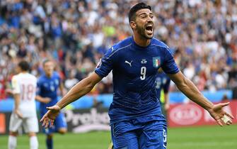 Italys Graziano Pelle celebrates after scoring during the UEFA EURO 2016 round of 16 match between Italy and Spain at the Stade de France in Saint-Denis, France, 27 June 2016.Ansa/Daniel Dal Zennaro