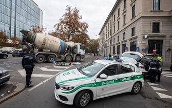 Betoniera investe un anziana ciclista ai Bastioni di Porta Nuova, 
02 Novembre 2022,
ANSA/MARCO OTTICO