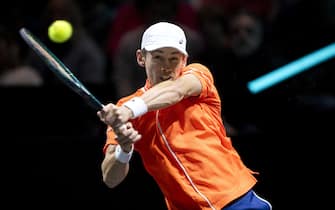epa11160983 Alex de Minaur (Australia) in action against Grigor Dimitrov (Bulgaria)  during the first semi final on the sixth day of the ABN AMRO Open tennis tournament at Ahoy indoor arena in Rotterdam, the Netherlands, 17 February 2024.  EPA/SANDER KONING