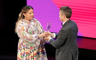 epa10702666 Ecuadorian chef Pia Salazar (L) receives the Best Baker Award during the World's 50 Best Restaurants gala in Valencia, Spain, 20 June 2023. The gala awards the 50 best restaurants and chefs of the world.  EPA/Manuel Bruque