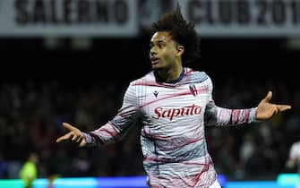 Foto Alessandro Garofalo/LaPresse 10 dicembre  2023 Salerno, Italia sport calcio Salernitana vs Bologna 
 - Campionato di calcio Serie A Tim 2023/2024 - Stadio Arechi. Nella foto: Joshua Zirkzee (Bologna FC);esulta dopo il gol  0-1 

  
December 10  2023 Salernitana vs Bologna - Italian Football Championship League league  A  2023/2024 - Arechi stadium. In the pic: Joshua Zirkzee (Bologna FC);celebrates after scoring 0-1