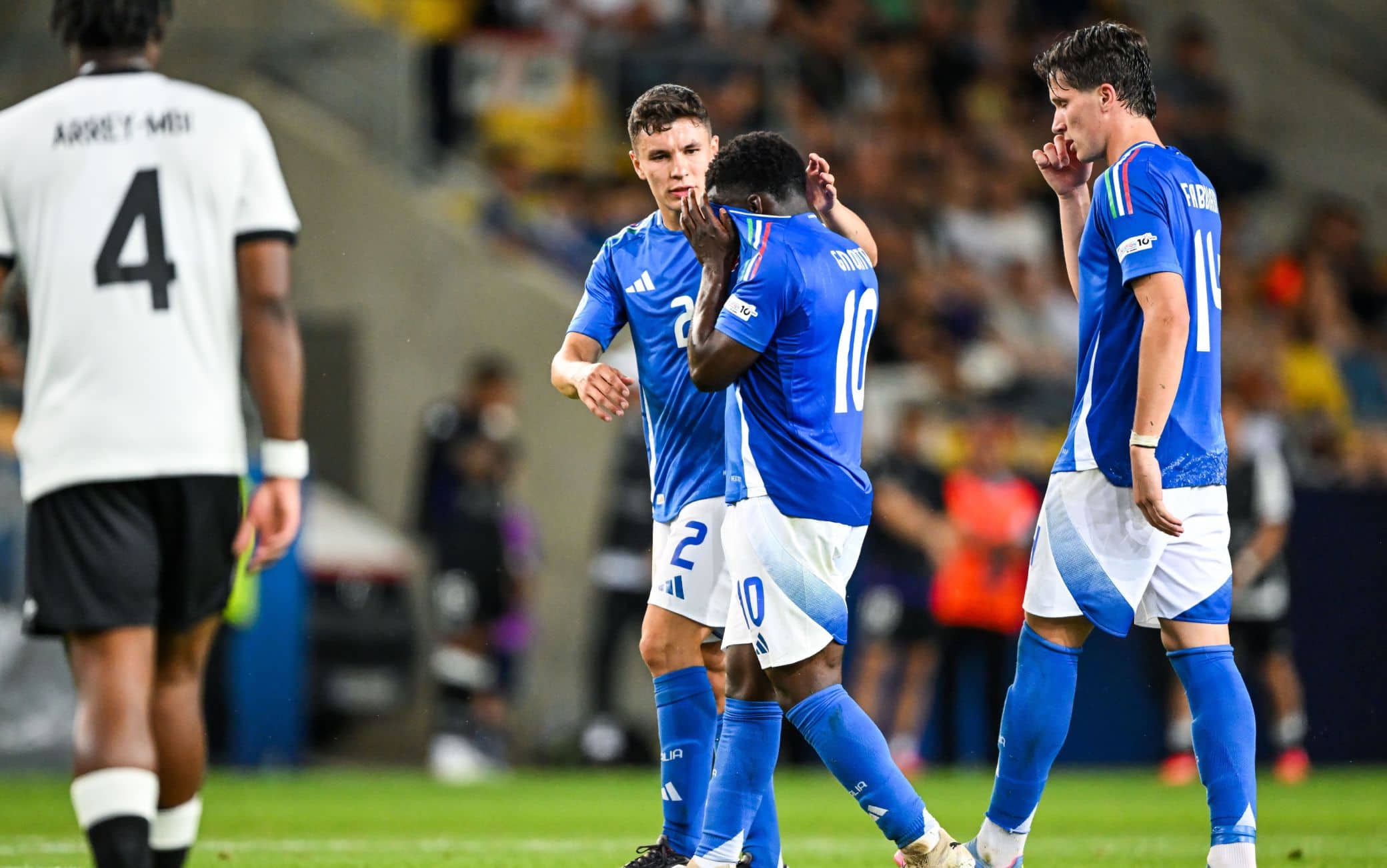L'Italia sfiora una clamorosa impresa e si arrende (in nove) solo a tre minuti dai rigori contro la Germania, che vola in semifinale contro la Francia.