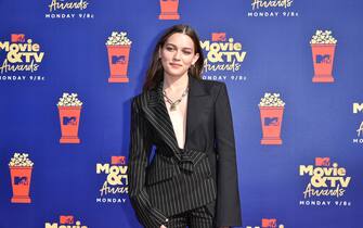 SANTA MONICA, CALIFORNIA - JUNE 15: Victoria Pedretti attends the 2019 MTV Movie & TV Awards - Arrivals at Barker Hangar on June 15, 2019 in Santa Monica, California. (Photo by David Crotty/Patrick McMullan via Getty Images)