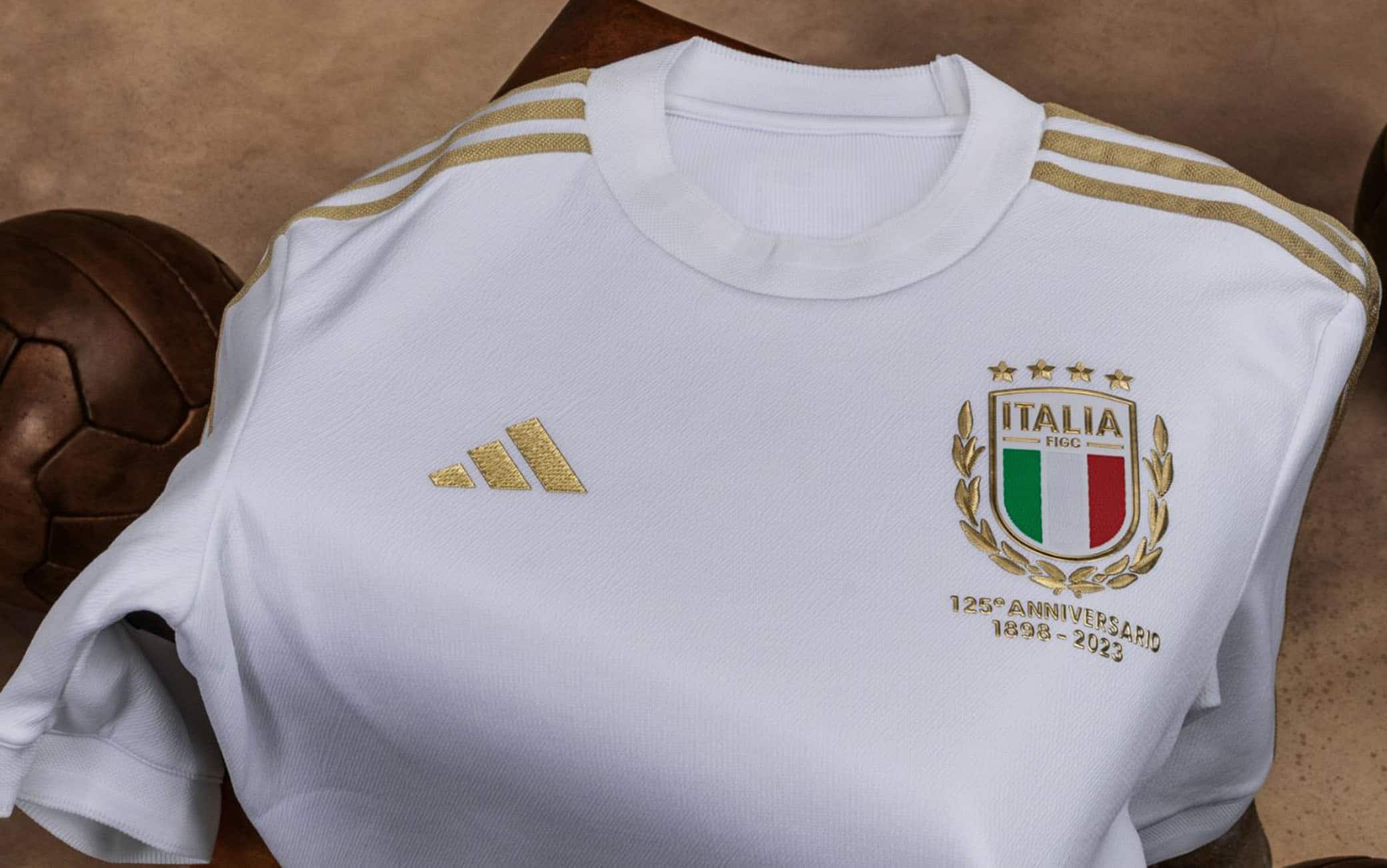 Italia, nuova maglia per la Nations League: celebra i 125 anni della Figc