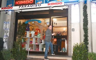Armando Coppola, titolare del bar "Il Paradiso delle Stelle" di Atripalda, in provincia di Avellino, dove sono state vendute 6 delle 90 quote vincenti del superenalotto da 371 milioni, 17 febbraio 2023. Ogni vincitore vince circa 4 milioni di euro. ANSA/NPK