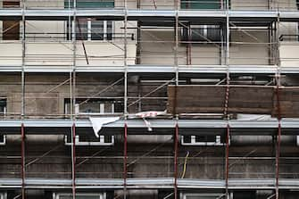 Ponteggi su palazzi per la ristrutturazione delle facciate a Genova in una foto d'archivio del 2 febbraio 2023
ANSA/LUCA ZENNARO
(ponteggio, lavoro, ristrutturazioni, edilizia, costruzioni, case, casa, immobiliare, immobili, restauro, generiche, simbolica, appartamento, appartamenti, casa, case)