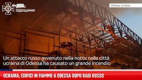 Ucraina, edifici in fiamme a Odessa dopo raid russo 