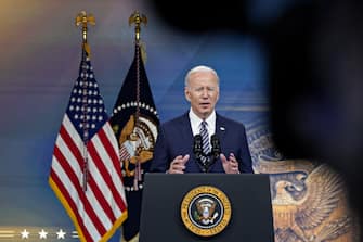 Il presidente Joe Biden ha detto che altri 30 Paesi, dopo gli Stati Uniti, sbloccheranno le loro riserve di petrolio per far fronte alle difficoltà create dalla guerra in Ucraina