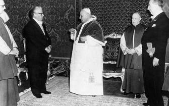 Rome May 7, 1959 Audience of Pope John XXIII at the Vatican with the President of the Italian Republic Giovanni Gronchi and the Minister Pella. Pope John XXIII, Ioannes XXIII), born Angelo Giuseppe Roncalli 25 November 1881 _ 3 June 1963, was the head of the Roman Catholic Church from 28 October 1958 to his death in 1963. (Photo by: SeM Studio/Fototeca/Universal Images Group via Getty Images)