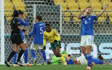 epa10781014 South Africa's Thembi Kgatlana (C) celebrates after scoring the 3-2 during the FIFA Women's World Cup 2023 soccer group G match between South Africa and Italy, in Wellington, New Zealand, 02 August 2023.  EPA/RITCHIE B. TONGO