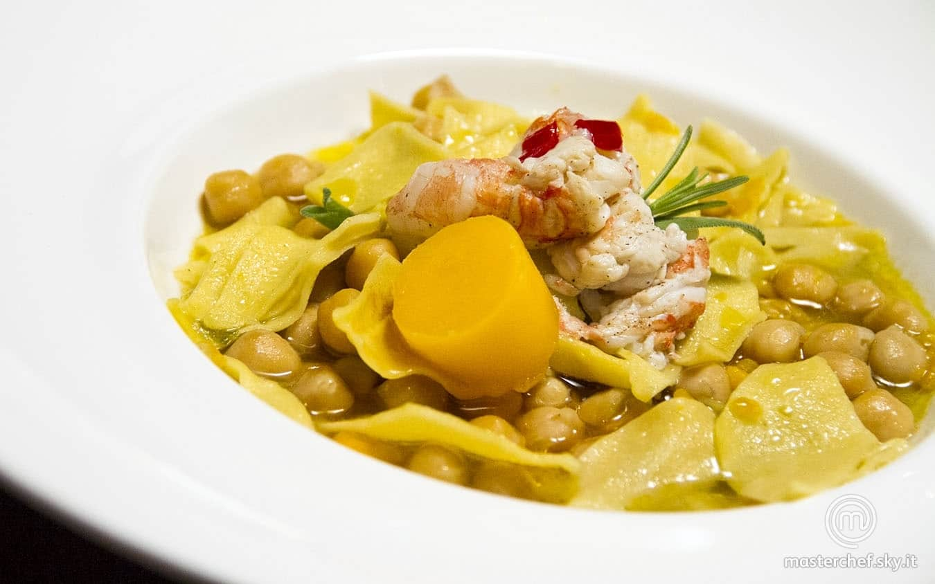 Maltagliati di kamut con scampi, ceci e burro rosa