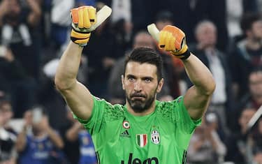 Juventus' goalkeeper Gianluigi Buffon celebrates the victory at the end of the UEFA Champions League quarter final first leg soccer match between Juventus FC and FC Barcelona at Juventus Stadium in Turin, Italy, 11 April 2017.
ANSA/ANDREA DI MARCO