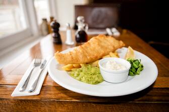 Pub food, UK. Fish & Chips for lunch at an Inn.