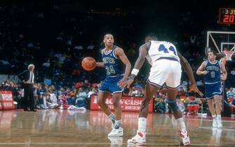 LANDOVER, MD - CIRCA 1992: Pooh Richardson #24 of the Minnesota Timberwolves dribbles the ball against the Washington Bullets during an NBA basketball game circa 1992 at the Capital Centre in Landover, Maryland. Richardson played for the Timberwolves from 1989-92. (Photo by Focus on Sport/Getty Images)