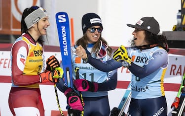 epa11163015 Winner Stephanie Venier of Austria, third placed Marta Bassino of Italy and second placed Federica Brignone of Italy, from left, react in the finish area during the women's Super G race at the Alpine Skiing FIS Ski World Cup, in Crans Montana, Switzerland, 18 February 2024.  EPA/ALESSANDRO DELLA VALLE