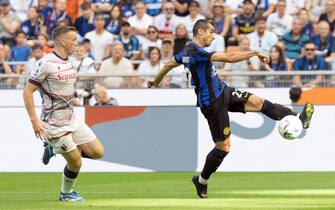 Inter Milan s Henrih Mkhitaryan (R) challenges for the ball   with Bologna s Lewis Fergusson during the Italian serie A soccer match between Fc Inter  and Bologna Giuseppe Meazza stadium in Milan, 7 October 2023.
ANSA / MATTEO BAZZI