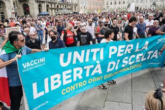 Covid, le manifestazioni contro il green pass