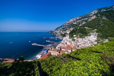 Amalfi contro l’overtourism: arriva il “galateo dei visitatori”