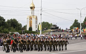 epa03847847 Soldiers of the unrecognised state of Transnistria take part in a military parade during the Independence Day celebration in Tiraspol city, 78 km East from Chisianu, Moldova, 02 September 2013. The Transnistria, Pridnestrovian Moldavian Republic celebrated 23 years of self-styled independence on 02 September 2013.  EPA/STRINGER