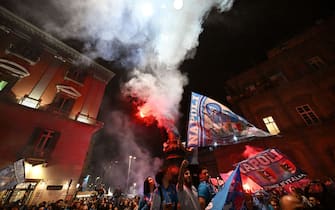 Fans of SSC Napoli gather on May 4, 2023 in Naples, anticipating the celebration of the club's Italian champions "Scudetto" title, as Napoli is playing a potentially decisive match in Udine. - Napoli has been waiting 33 years to be named Italian champions, and a potentially decisive game on May 4 against Udinese in Udine may secure the title. (Photo by Alberto PIZZOLI / AFP) (Photo by ALBERTO PIZZOLI/AFP via Getty Images)