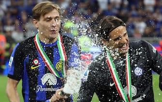 Inter Milan’s Nicolo Barella (L) and his teammate IYann Sommer  celebrate  the victory of the championship at the end of  the Italian serie A soccer match between Fc Inter  and Lazio  at  Giuseppe Meazza stadium in Milan, 19 May 2024.
ANSA / MATTEO BAZZI