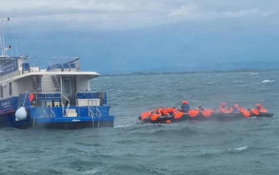 Motonave Audace rischia di affondare vicino a Grado: messi in salvo i 85 passeggeri