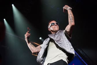 EBOLI, ITALY - OCTOBER 01: Rapper Sfera Ebbasta performs at Palasele on October 01, 2022 in Eboli, Italy. (Photo by Teresa Biancorrosso/Getty Images)