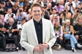 CANNES, FRANCE - MAY 18:  Joe Alwyn attends the "Kinds Of Kindness" Photocall at the 77th annual Cannes Film Festival at Palais des Festivals on May 18, 2024 in Cannes, France. (Photo by Stephane Cardinale - Corbis/Corbis via Getty Images)