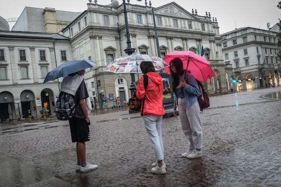 Meteo, allerta rossa maltempo in Lombardia: le regioni a rischio grandine e temporali