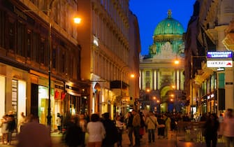 Wien, Vienna: Kohlmarkt, look to gate Michaelertor of Hofburg, luxury shops, 01. Old Town, Wien, Austria