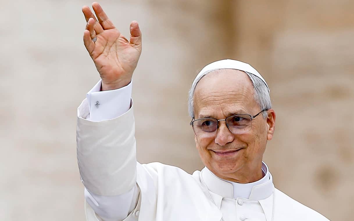Papa Leone XIV a Castel Gandolfo con i fratelli John e Louis Prevost. "Prego per la pace"
