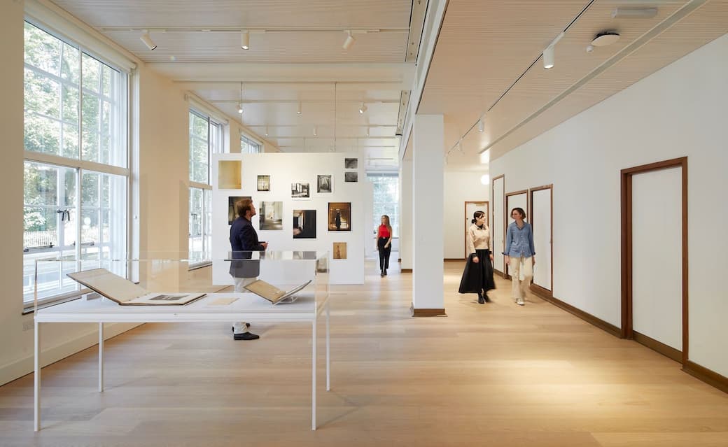 17._View_of_the_Kythera_Gallery_at_the_Warburg_Institute_London._Photograph_©Hufton_Crow.jpg