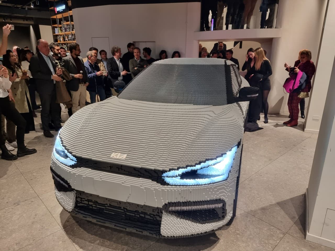 Kia EV6 fatta con mattoncini Lego