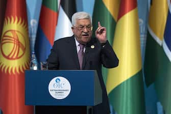 epa06387426 Palestinian President Mahmud Abbas speaks at a press conference after the extraordinary summit of the Organisation of Islamic Cooperation (OIC) in Istanbul, Turkey, 13 December 2017. Leaders of OIC gather in Istanbul after US president Donald J. Trump on 06 December announced he is recognising Jerusalem as the Israel capital and will relocate the US embassy from Tel Aviv to Jerusalem.  EPA/SEDAT SUNA