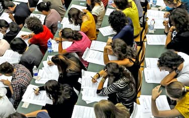 Università - Al via oggi i test di ammissione ai corsi di laurea a numero chiuso - In foto: a Torino oggi più di duemila studenti si sono presentati questa mattina nelle aule di Palazzo Nuovo per sostenere il test di ammissione alle facoltà