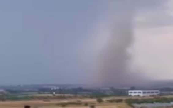 Maltempo in Puglia, tromba d